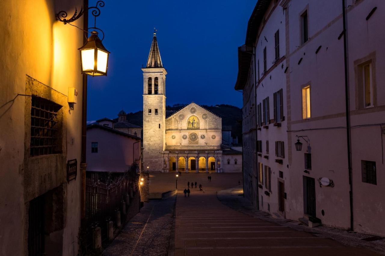 Palazzo Lauri Spoleto Apartment ภายนอก รูปภาพ