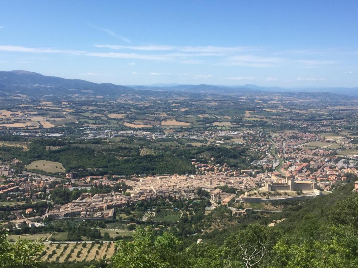 Palazzo Lauri Spoleto Apartment ภายนอก รูปภาพ