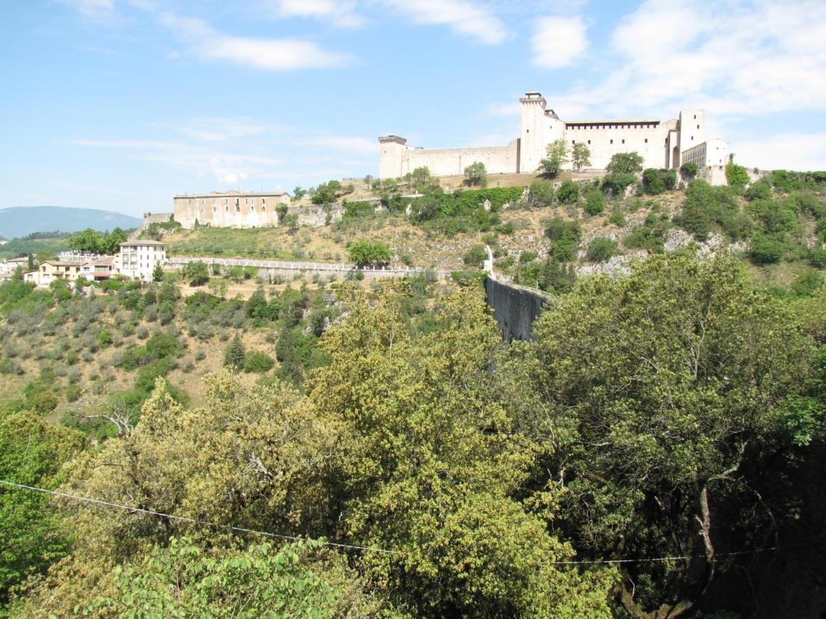 Palazzo Lauri Spoleto Apartment ภายนอก รูปภาพ